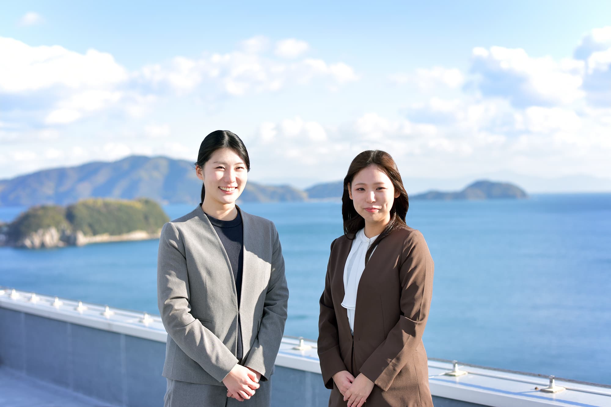 『高校生Ring』の学内運営にも携わられた、山本百華先生と、山本芽以先生