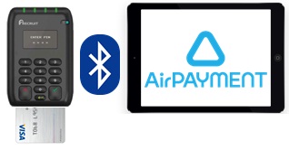 ▲決済端末とアプリが入ったスマートデバイスを Bluetoothで接続し、カード決済が可能に